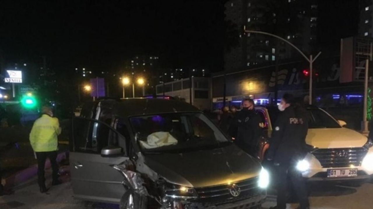 Adana'da polislerden kaçan sürücü kaza yaptı