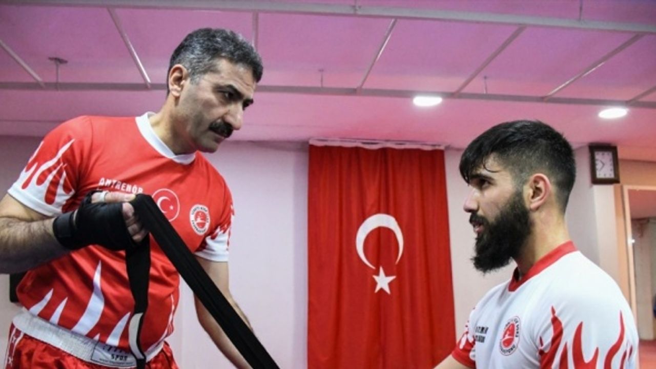 Adanalı genç kick boksçu Mücahit'in hedefi Avrupa şampiyonluğu
