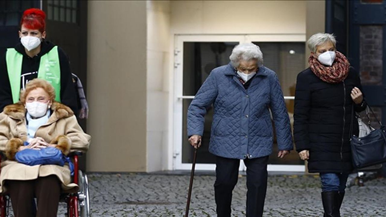 Almanya’da son 24 saatte 839 kişi Kovid-19’dan hayatını kaybetti