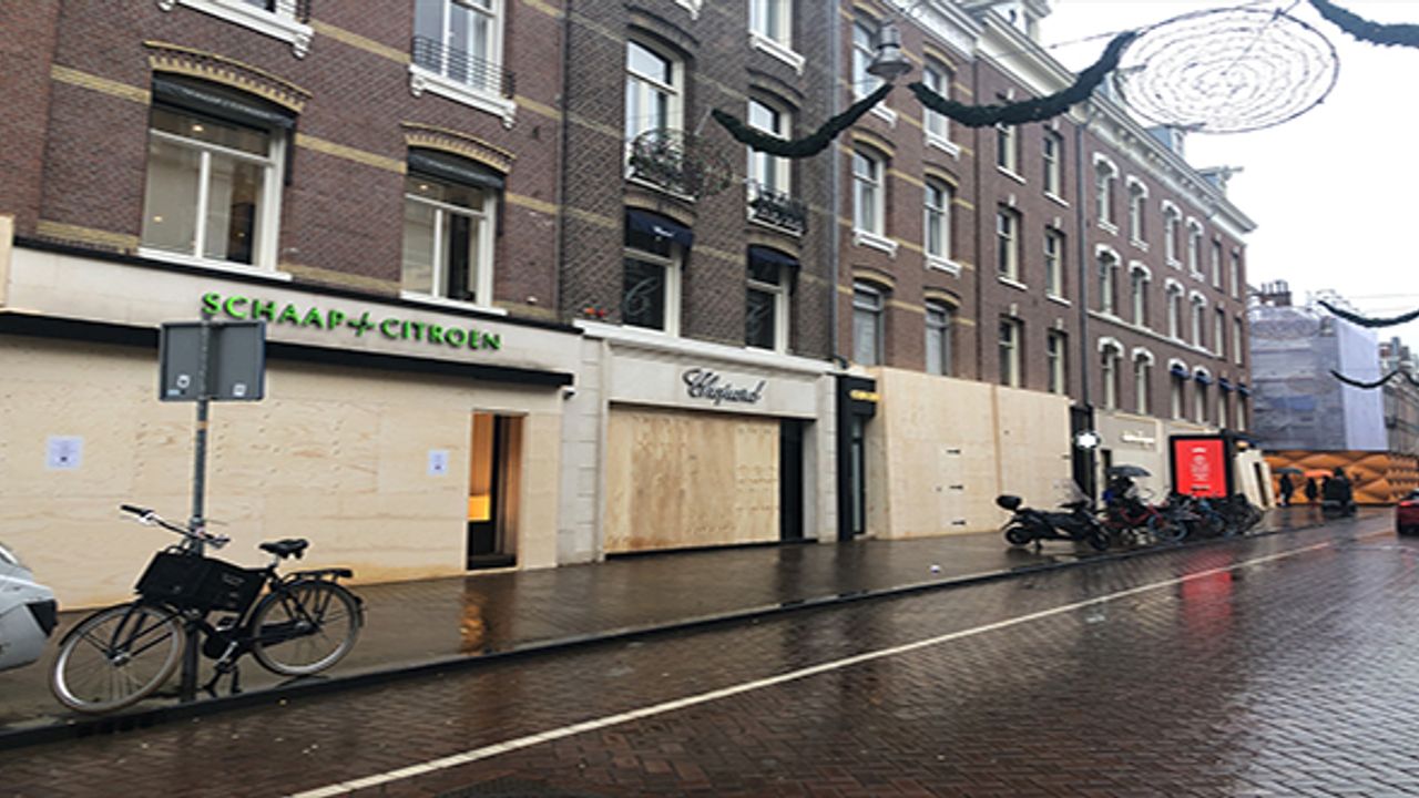 Amsterdam'da  yağmalamaya karşı beton bloklu önlem