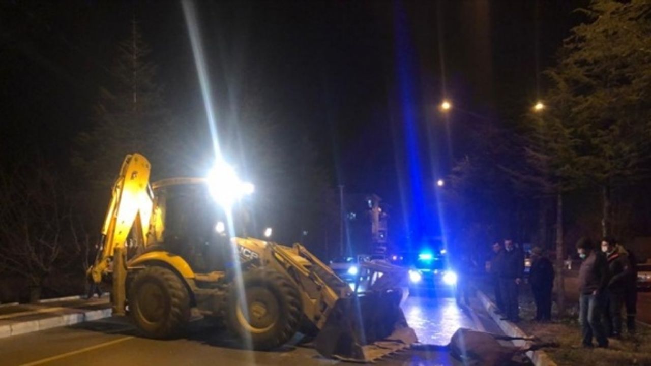Antalya'da ata çarpan otomobilin sürücüsü yaralandı