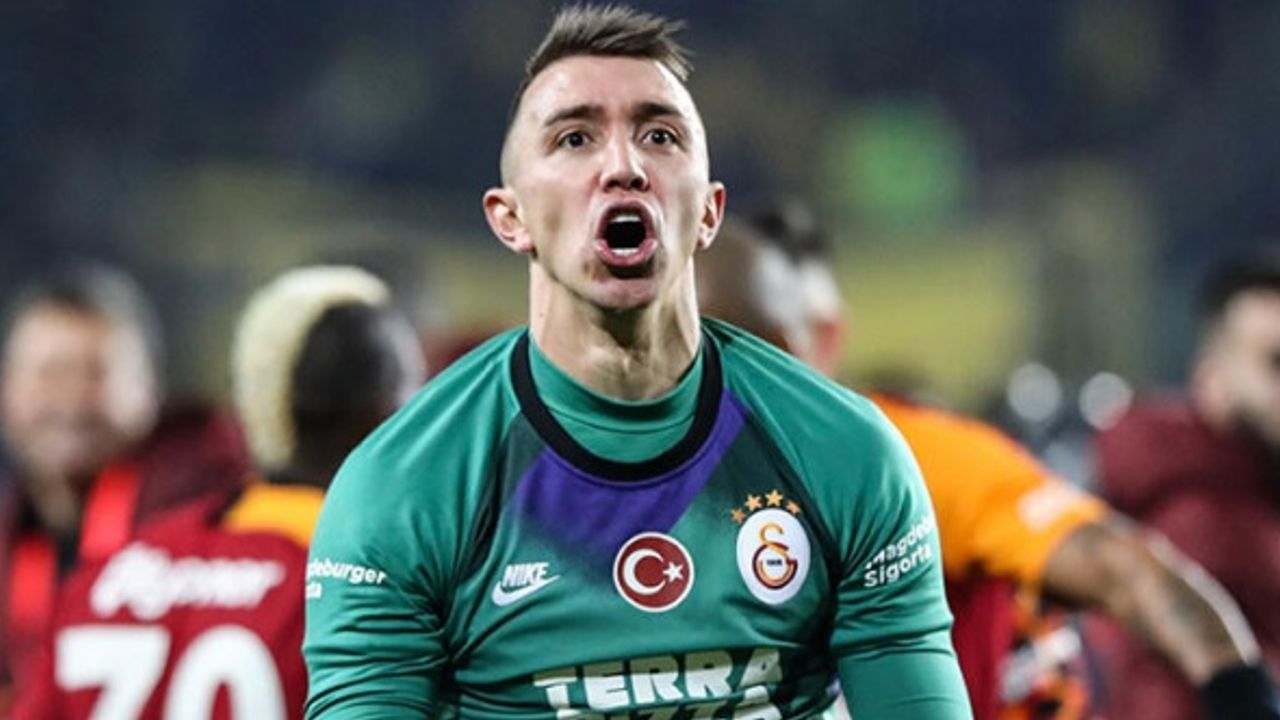 Arda Turan'dan, 220 gün sonra sahaya dönen Muslera'ya jest!