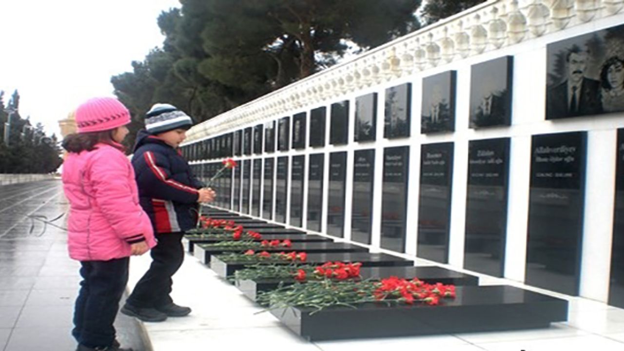 Azerbaycan'da "Kanlı Ocak" kurbanları anılıyor