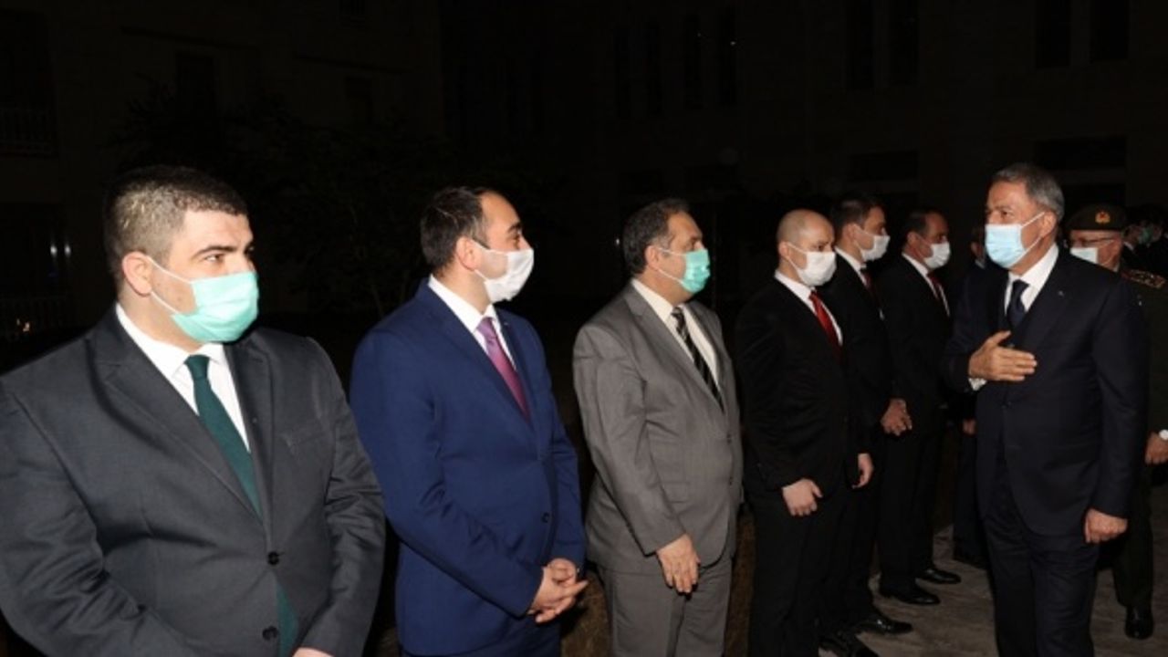 Bakan Akar ve Orgeneral Güler, Türkiye'nin Bağdat Büyükelçiliği'ni ziyaret etti