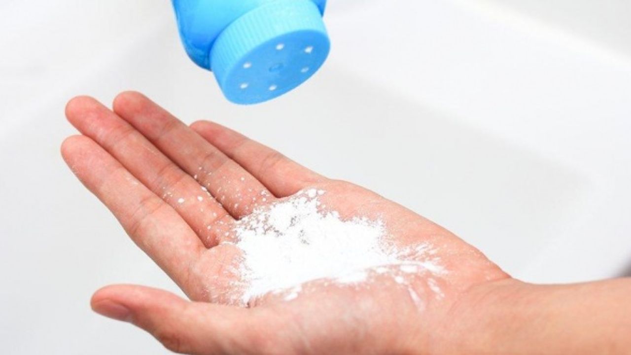 Bebek pudraları hakkında şok gelişme! Kanser yapıcı asbeste rastlandı