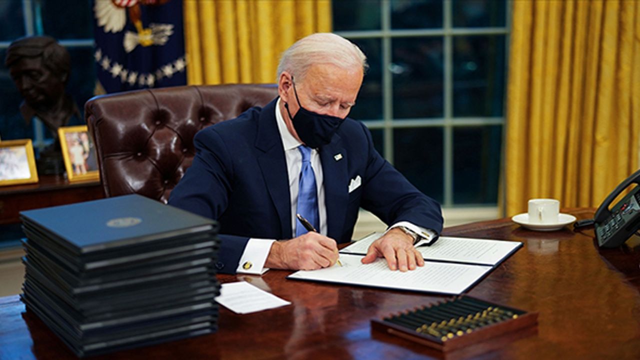 Biden'den Trump'ın kararlarını tersine çeviren 17 kararname