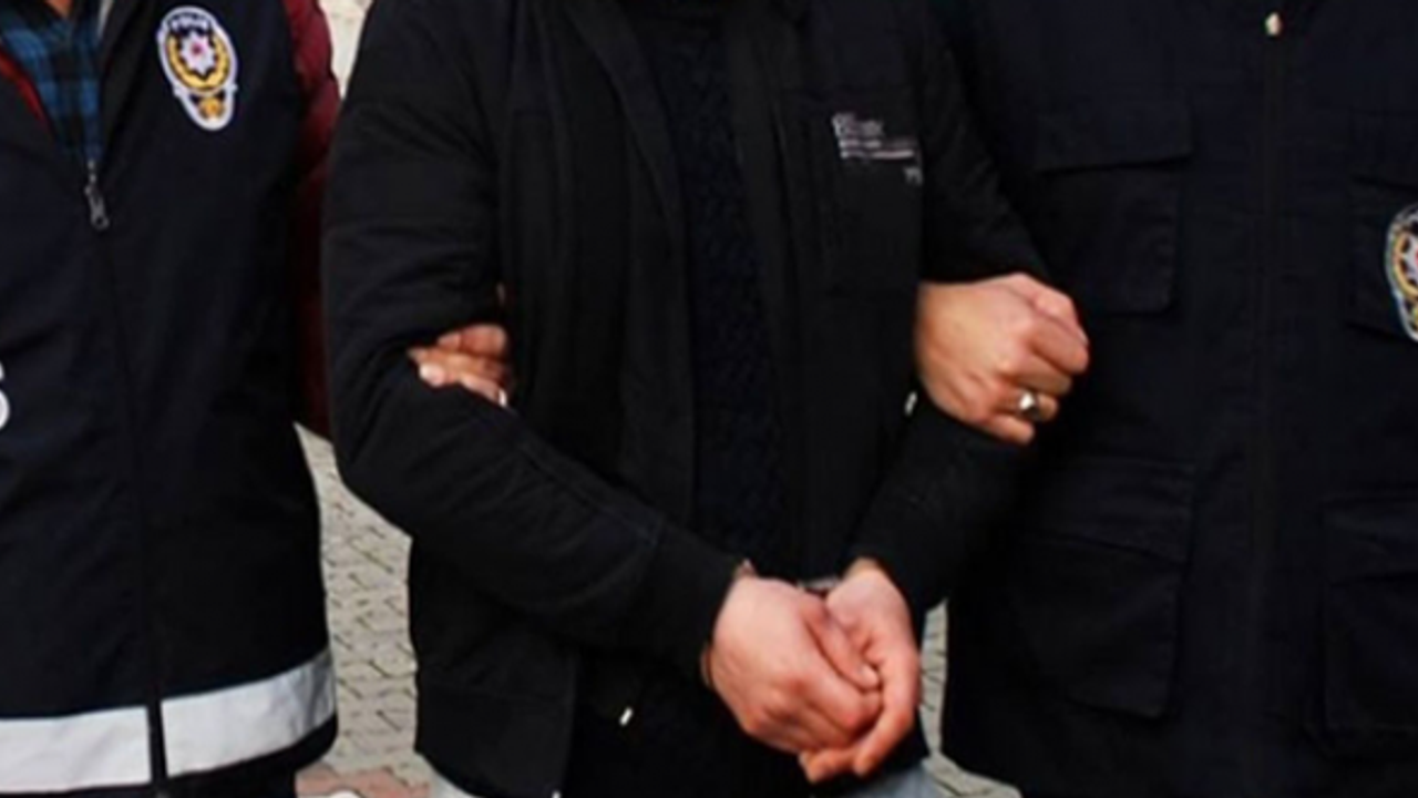 Cephanelik çıkan evde FETÖ'ye ait dökümanlar bulundu