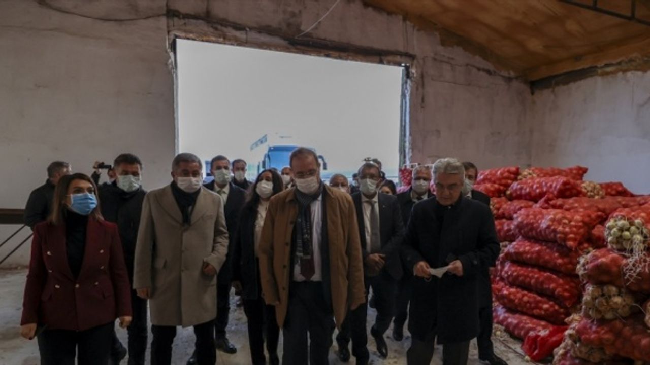 CHP Ekonomi Masası heyeti soğan depolarında incelemede bulundu