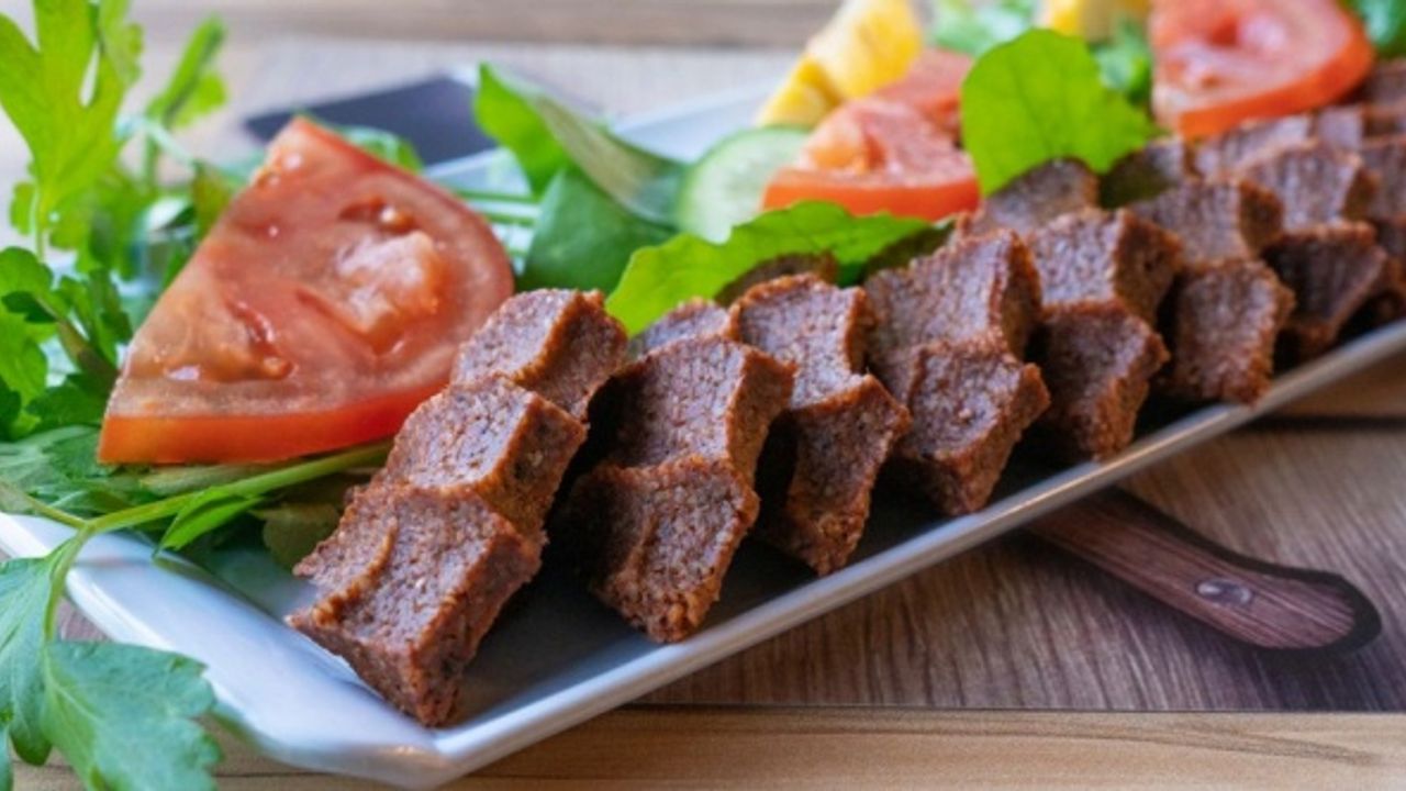Çiğ köfte nasıl yapılır? Etli ve etsiz çiğköfte tarifi