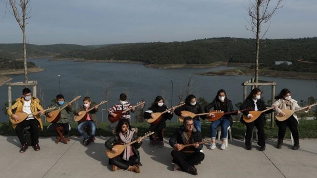 Çocuk müzisyenler İstanbul'un azalan suyuna türküyle dikkati çekti