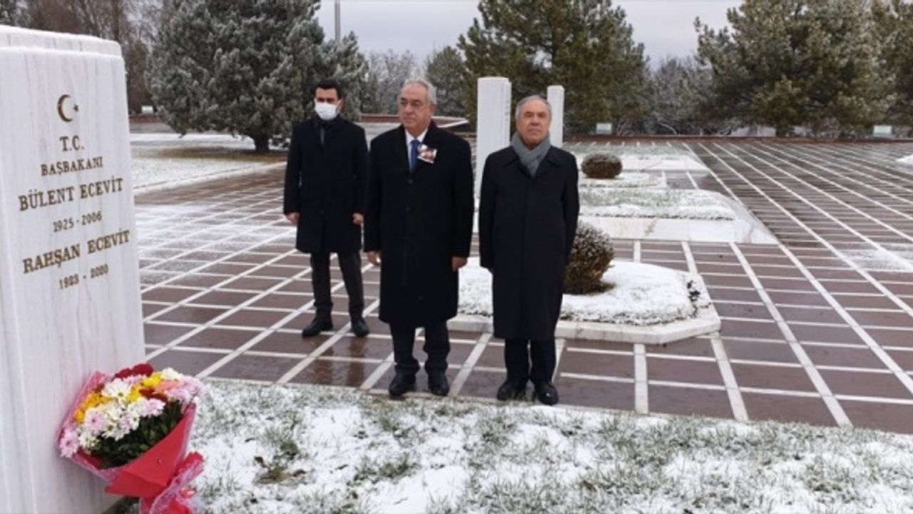 DSP Genel Başkanı Aksakal, Rahşan Ecevit'i mezarı başında andı