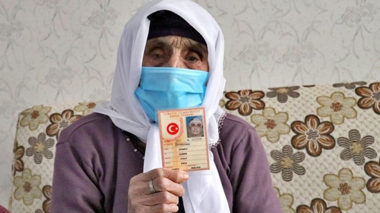 Elazığ'da 102 yaşındaki Şahide Gürbüz koronavirüsü yenmeyi başardı
