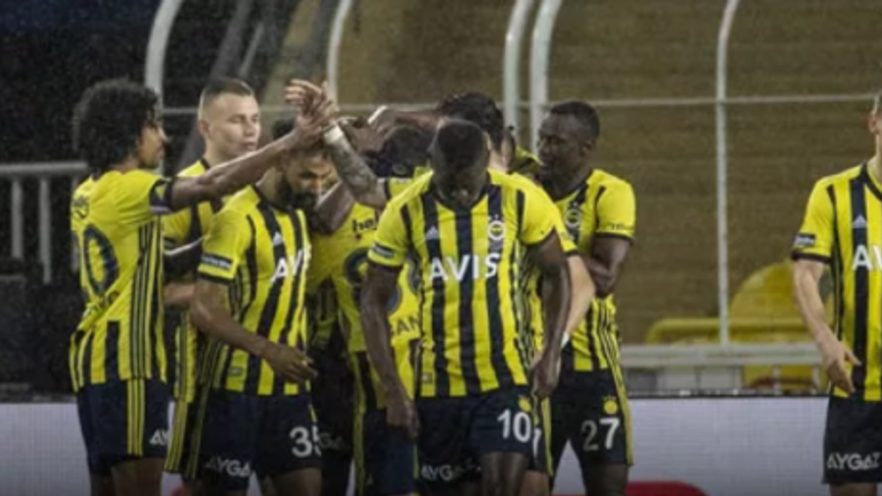 Fenerbahçe zorlansa da kazandı! Maç fazlasıyla liderliğe yükseldi!