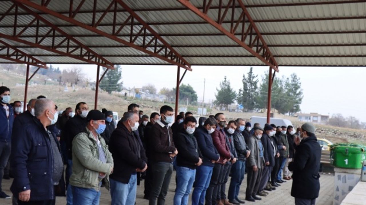 Gaziantep'teki hastanede çıkan yangında başka hastaneye sevk edilen hasta hayatını kaybetti