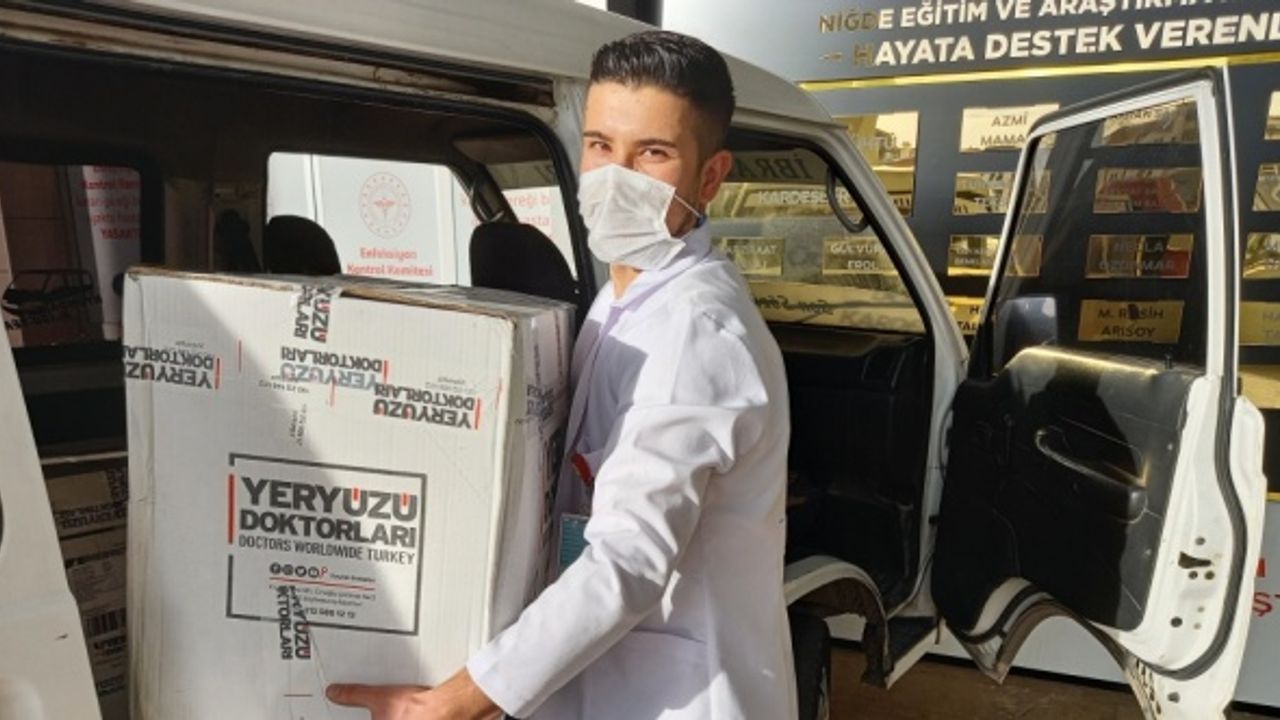 Genç Yeryüzü Doktorları Topluluğu'ndan koronavirüs servisi çalışanlarına 'motivasyon kiti'