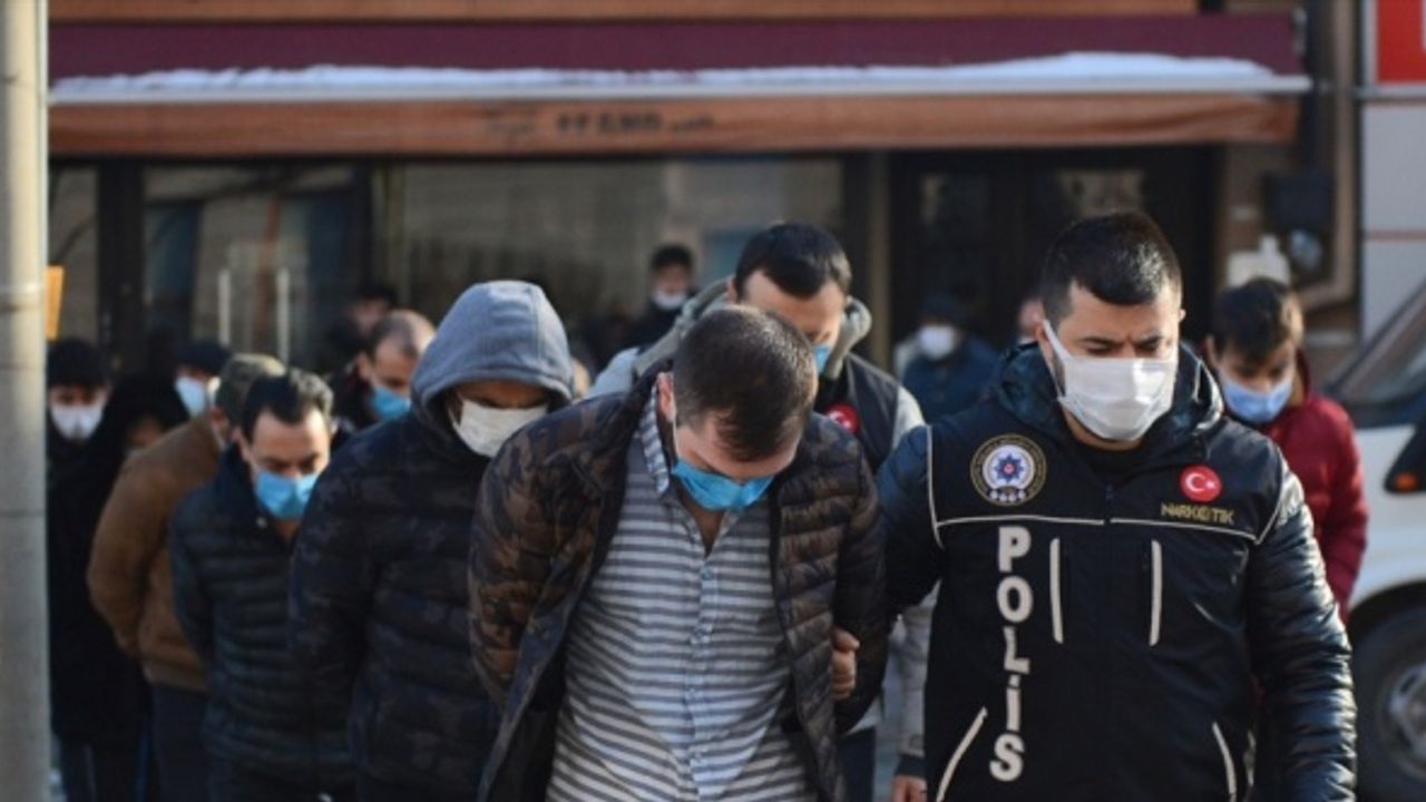 Eskişehir'de uyuşturucu operasyonunda yakalanan 3 şüpheli tutuklandı