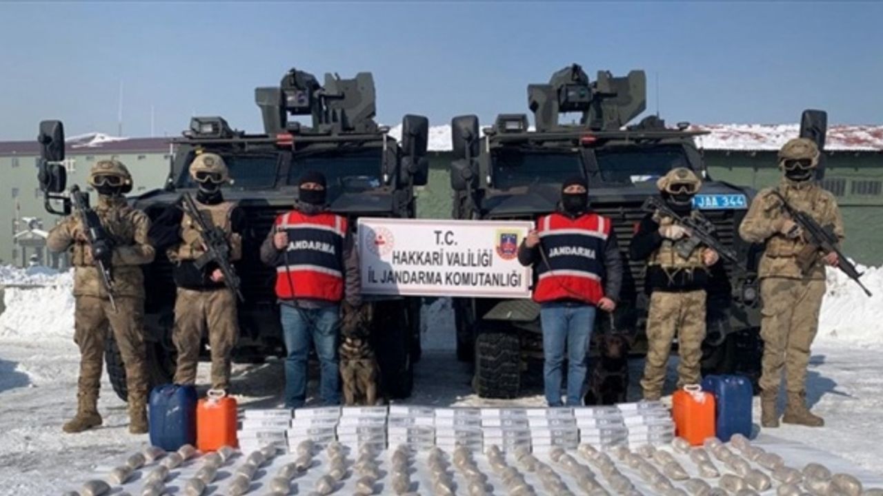 Hakkari'de 99 kilo eroin ve 60 litre asit anhidrit ele geçirildi