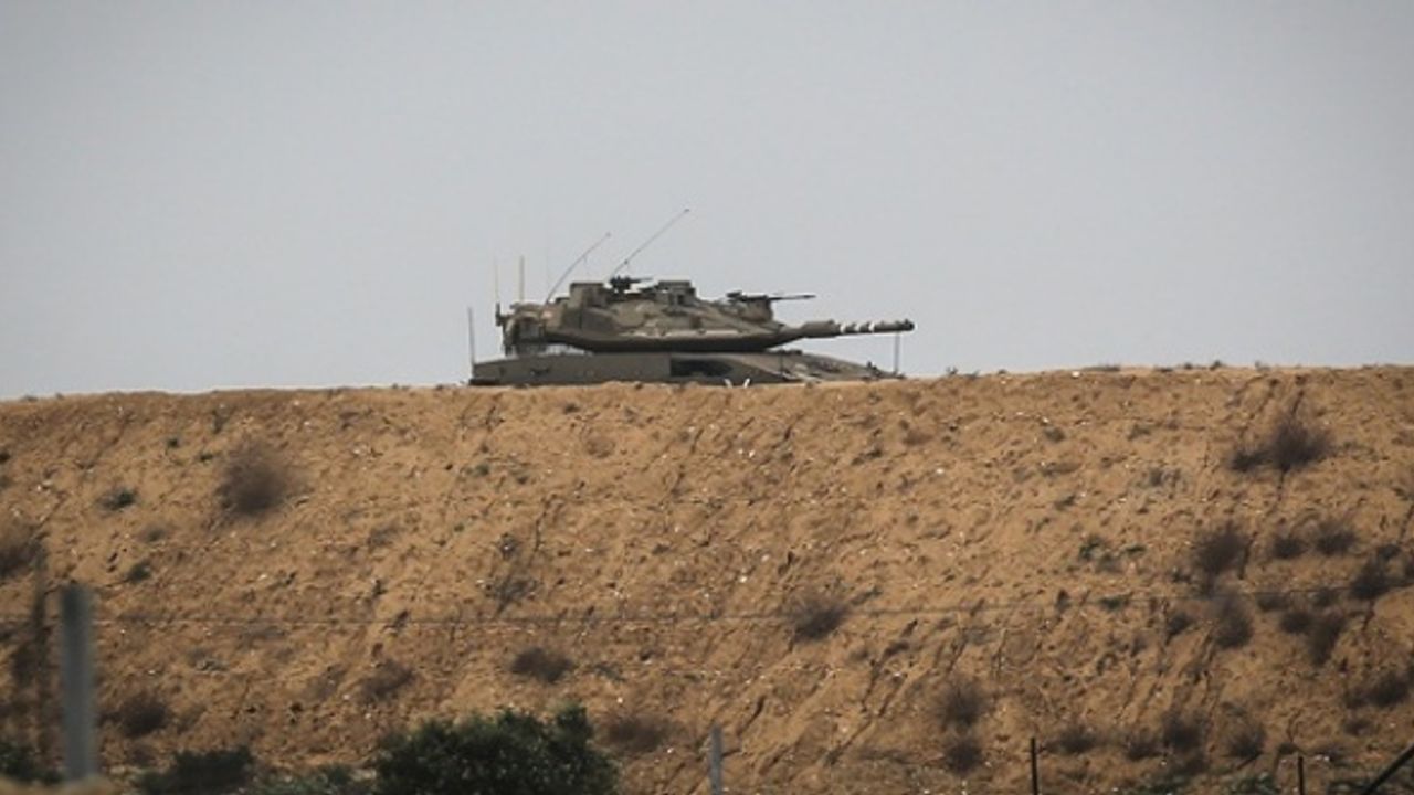 İşgalci İsrail Gazze'yi tank atışıyla vurdu!
