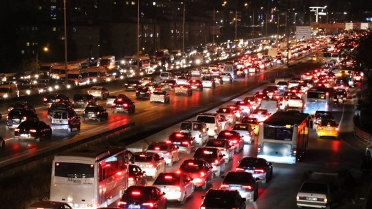 İstanbul'da trafik durma noktasına geldi!