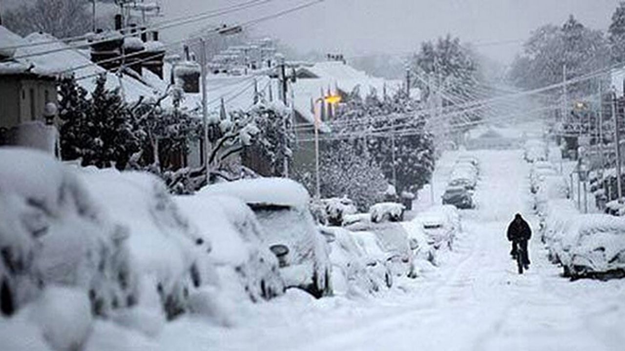 ‘İstanbul’a 1987 karı yağacak’ yorumlarına Meteoroloji'den yanıt: O kış bu kış değil