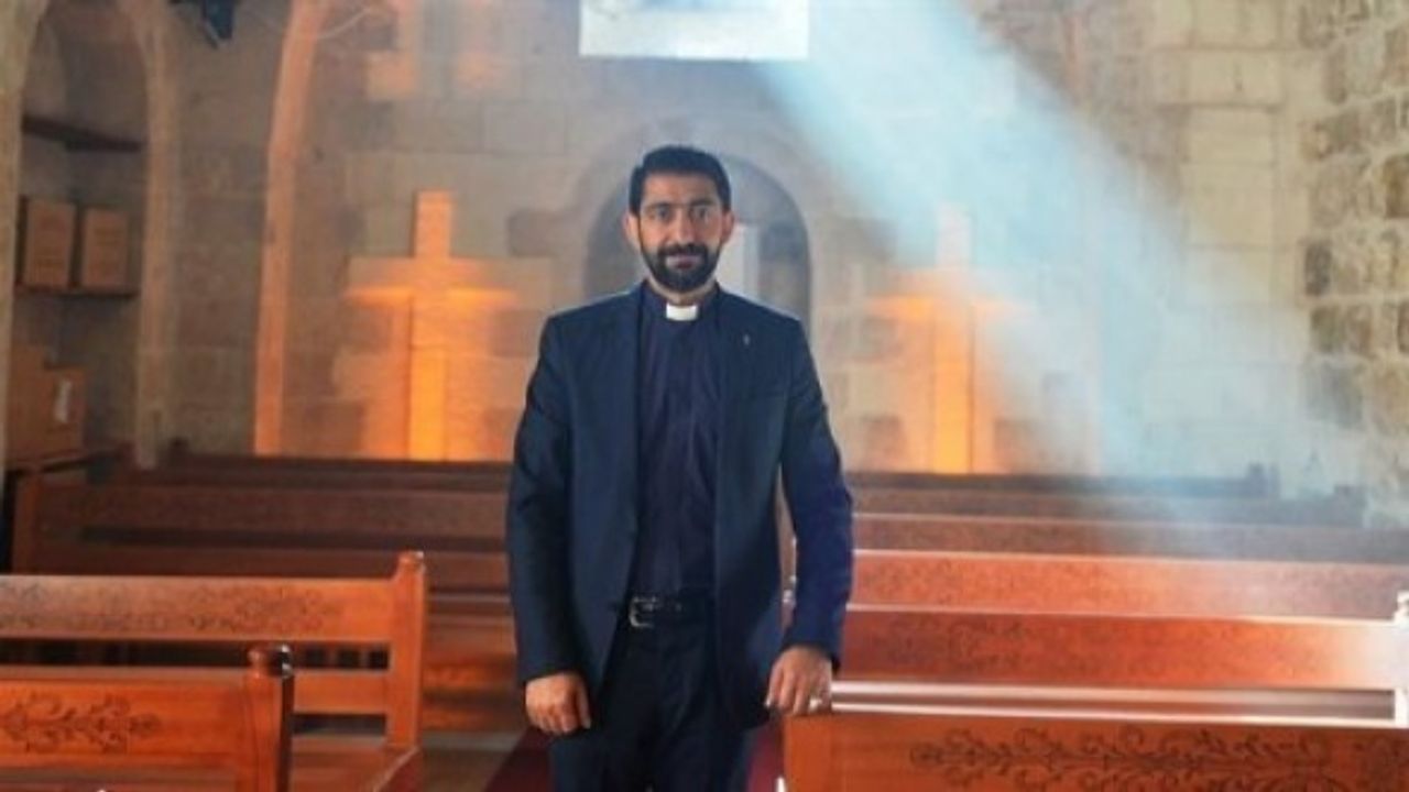 “İyi bir Müslümandım” dedi, nasıl papaz olduğunu anlattı!