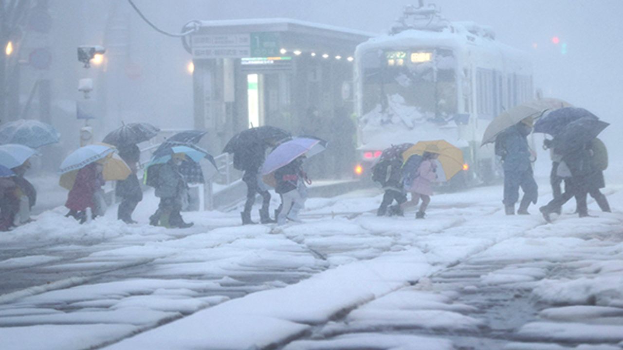 Japonya'yı kar fırtınası vurdu: 38 ölü
