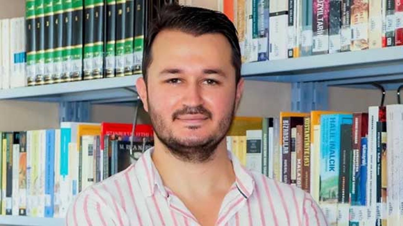 Kavgayı ayırmak isterken bıçaklanan öğretim görevlisi hayatını kaybetti
