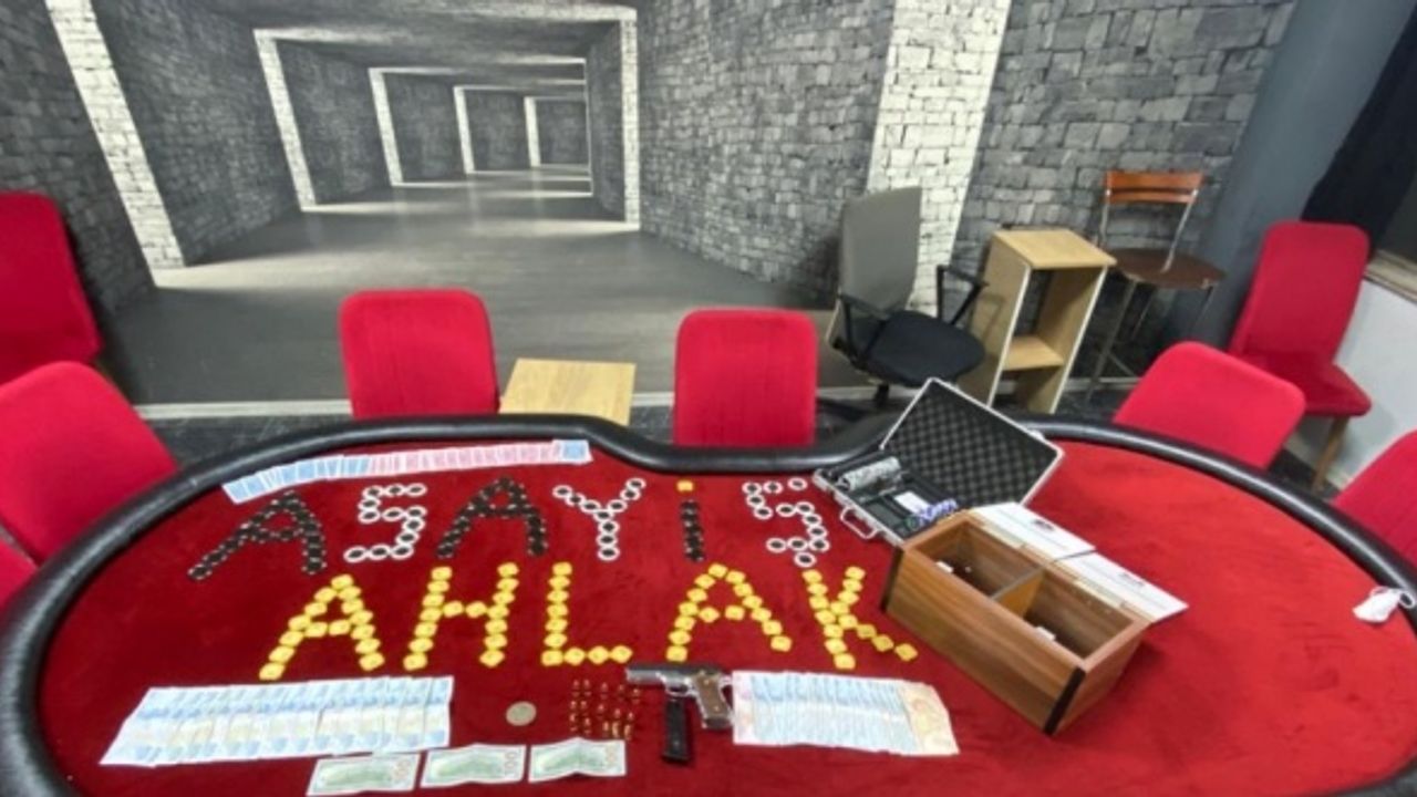 Kocaeli'de kumar oynayan ve koronavirüs tedbirlerini ihlal eden 31 kişiye para cezası