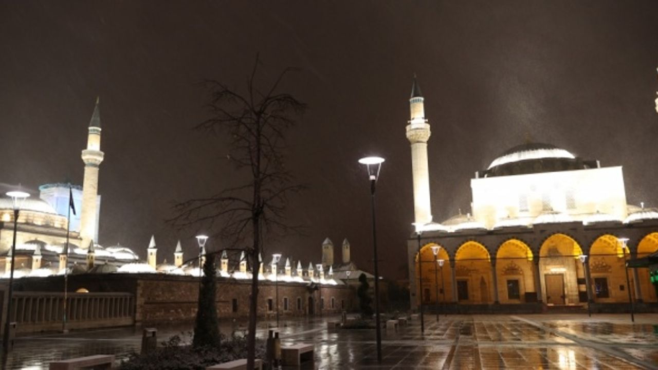 Konya, Afyonkarahisar, Karaman ve Aksaray'da kısıtlamanın başlamasıyla sokaklar boş kaldı