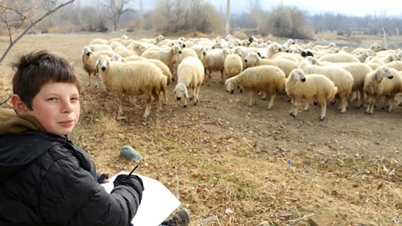 Konyalı 'küçük çoban' yaptığı resimlerle herkesin beğenisini kazanıyor