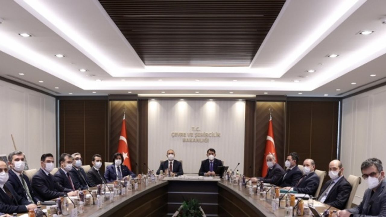 Kurum ve Gül Ankara'da yapılacak yeni adliye binasını görüştü