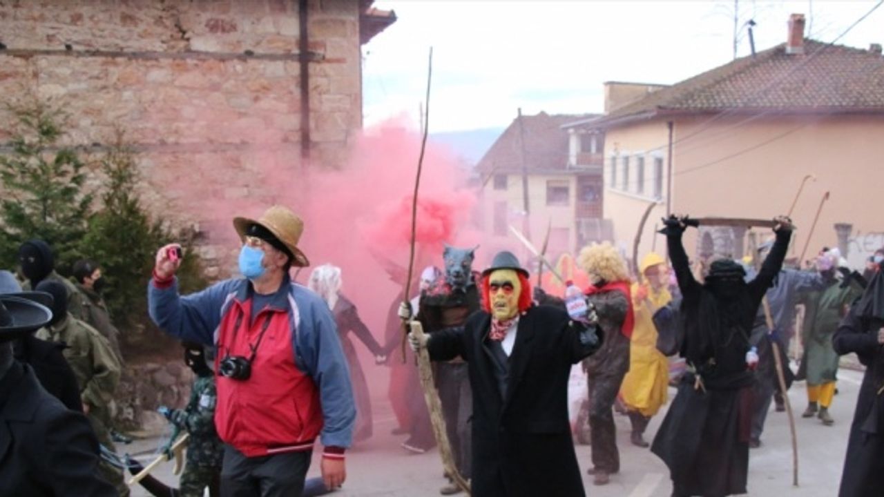 Kuzey Makedonya'daki 'Vevçani Karnavalı' koronavirüs önlemlerine rağmen düzenlendi