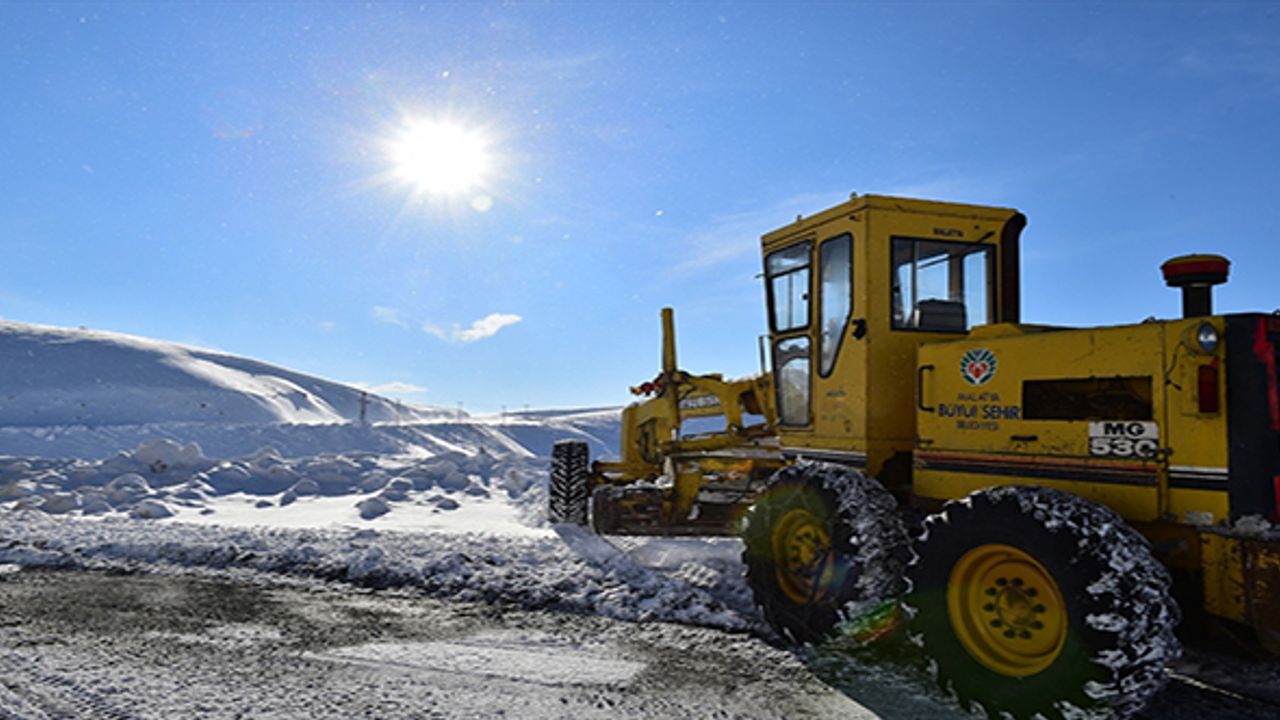 Malatya'da tipi nedeniyle 5 yerleşim yerinin yolu ulaşıma kapandı