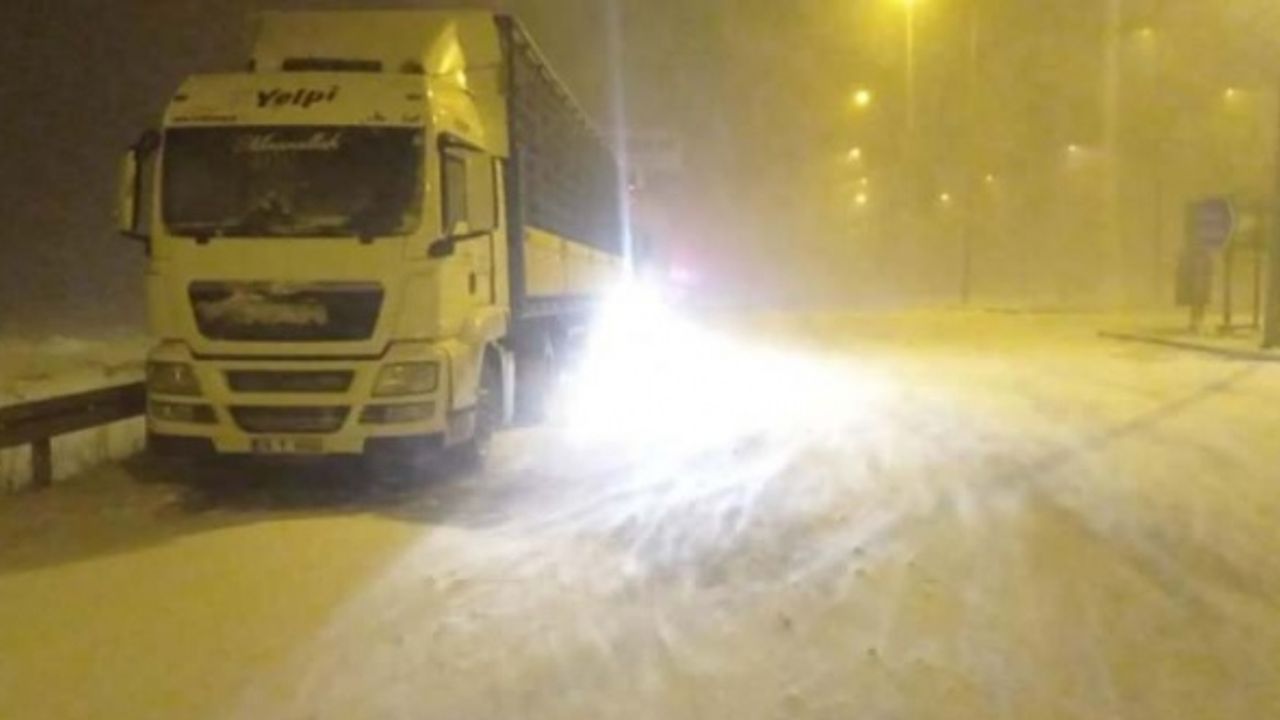 Malatya-Kayseri ve Malatya-Sivas kara yolları ulaşıma kapandı