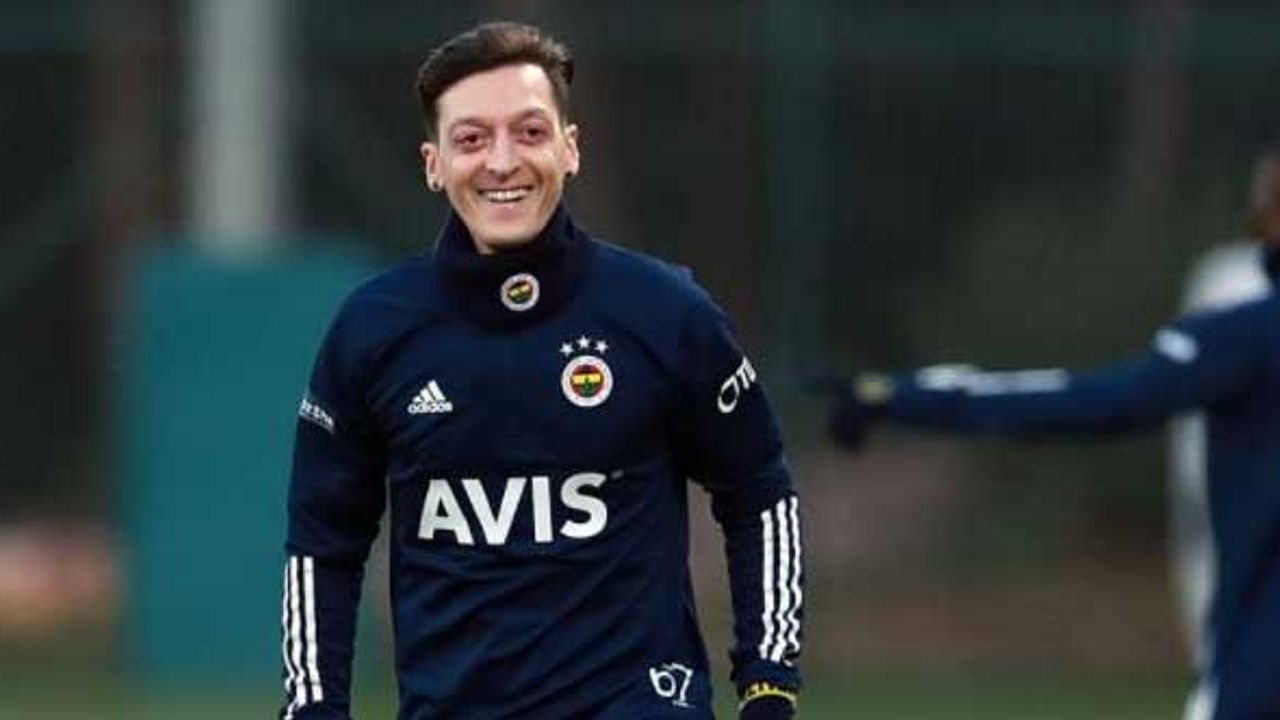 Mesut Özil, Fenerbahçe'de ilk antrenmanına çıktı