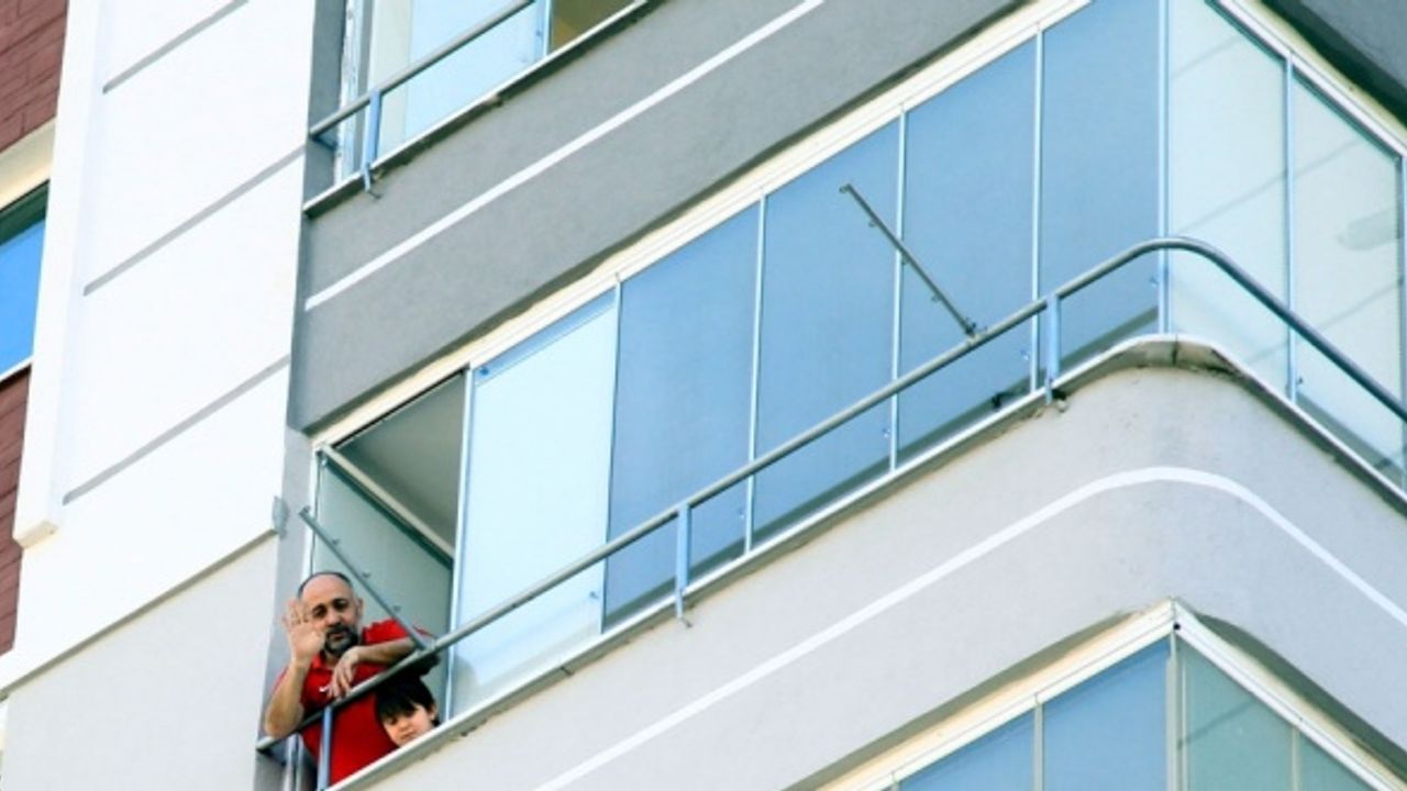 Özel milli sporculardan koronavirüsü yenen Gençlik ve Spor İl Müdürü'ne pastalı kutlama