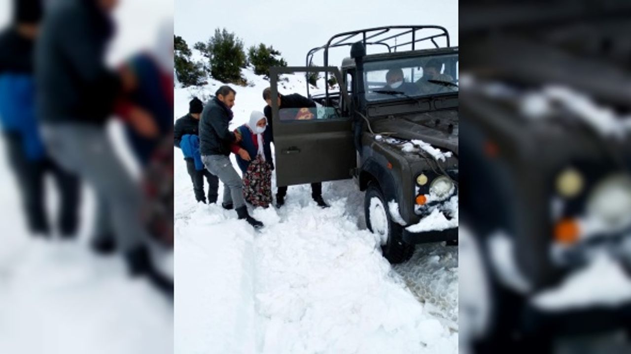 Rahatsızlanan Kıbrıs gazisi ile eşine jandarma ve sağlık ekipleri ulaştı