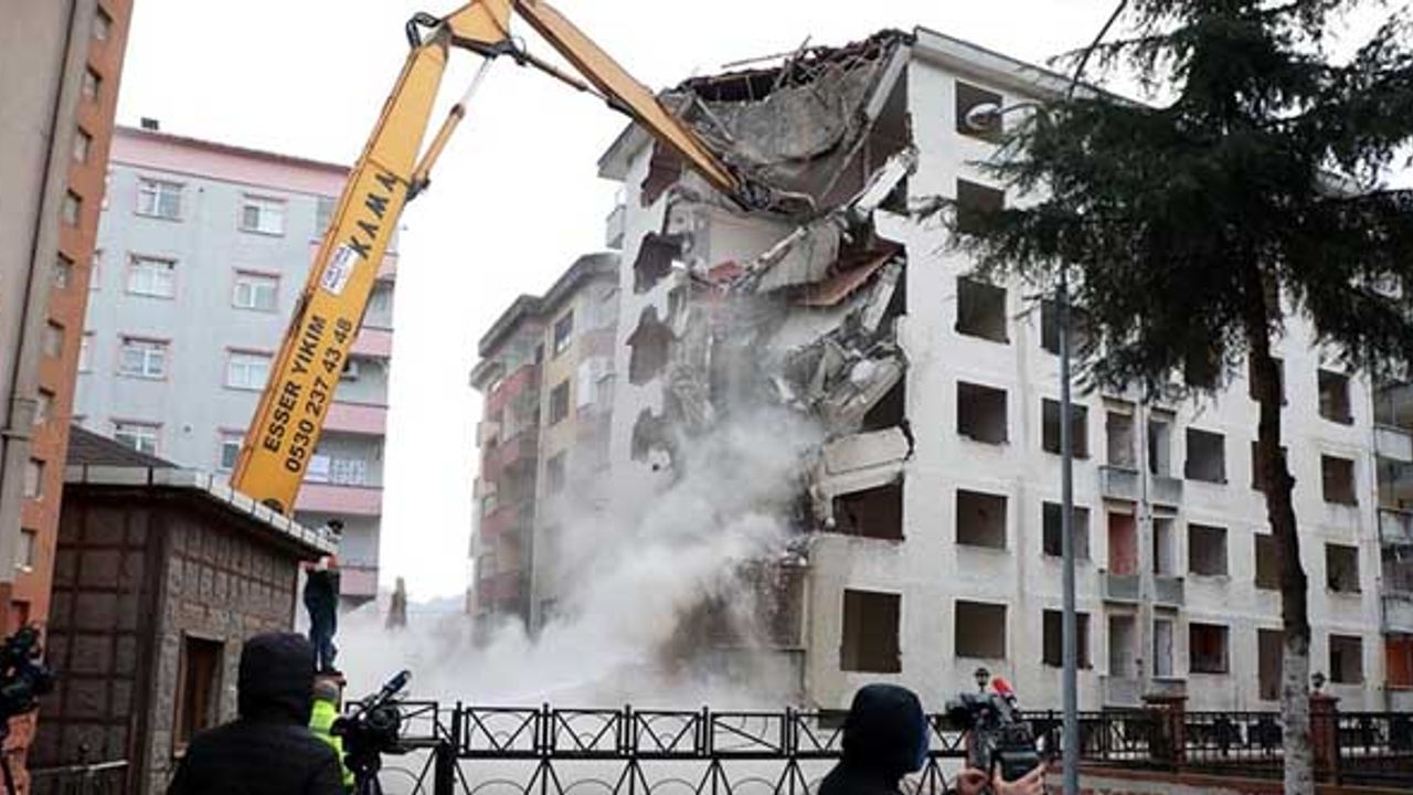 Rize'nin 'Pisa Kuleleri' yıkılıyor