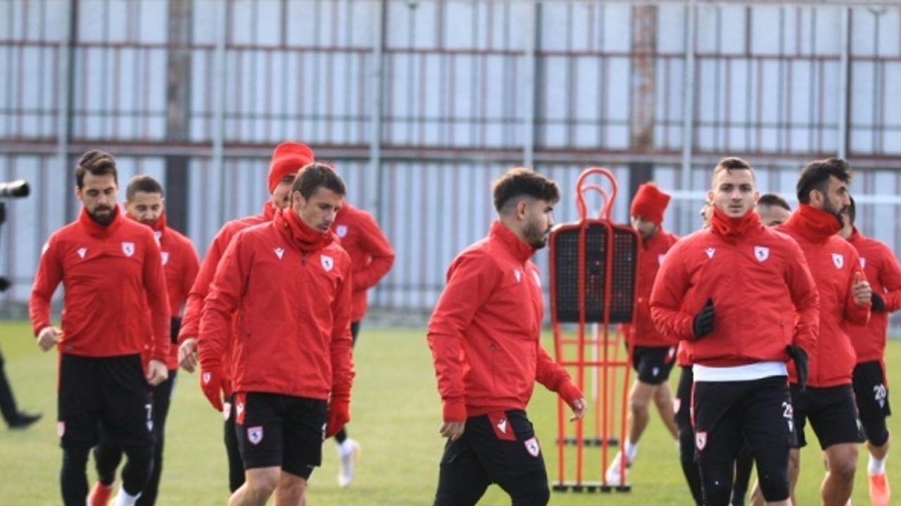 Samsunspor Teknik Direktörü Sağlam: "Altay maçını kazanıp avantaj elde etmek istiyoruz"