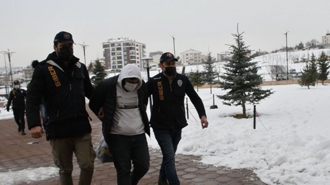 Sivas'ta şantaj yaptıkları ileri sürülen 4 şüpheliden 3'ü tutuklandı