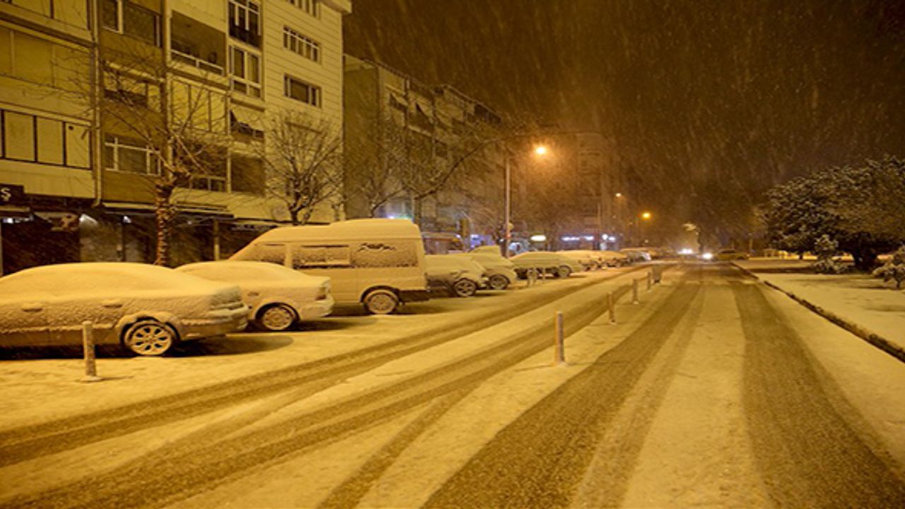 Trakya'da kar yağışı etkili oluyor