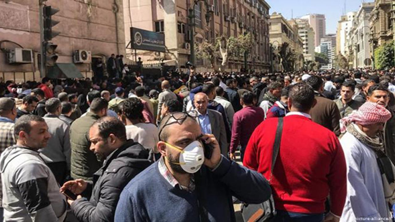 Tunus'ta Kovid-19 tedbirleri kapsamındaki sokağa çıkma yasağına karşı protestolar sürüyor