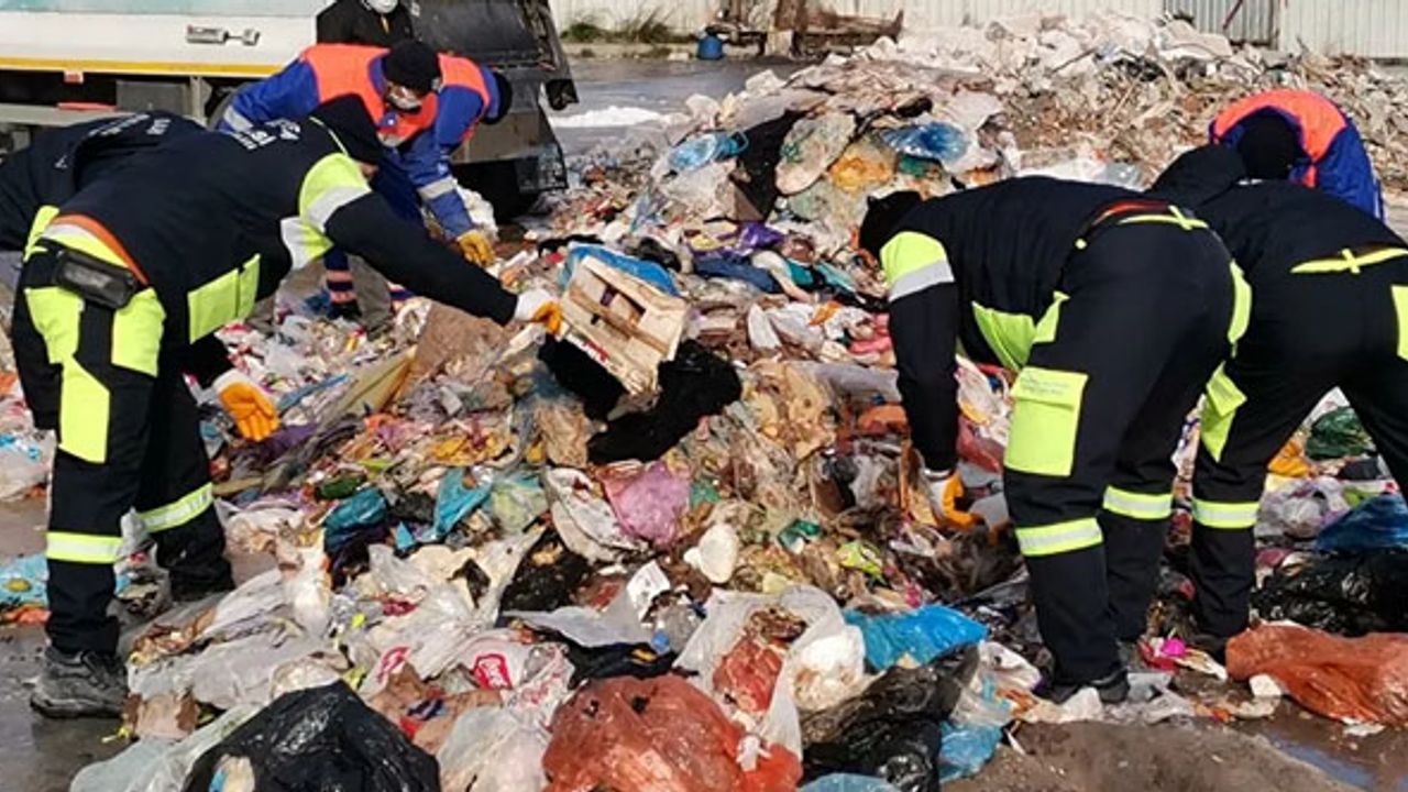 Yanlışlıkla çöpe atılan altınlar için Bahçelievler Belediyesi seferber oldu