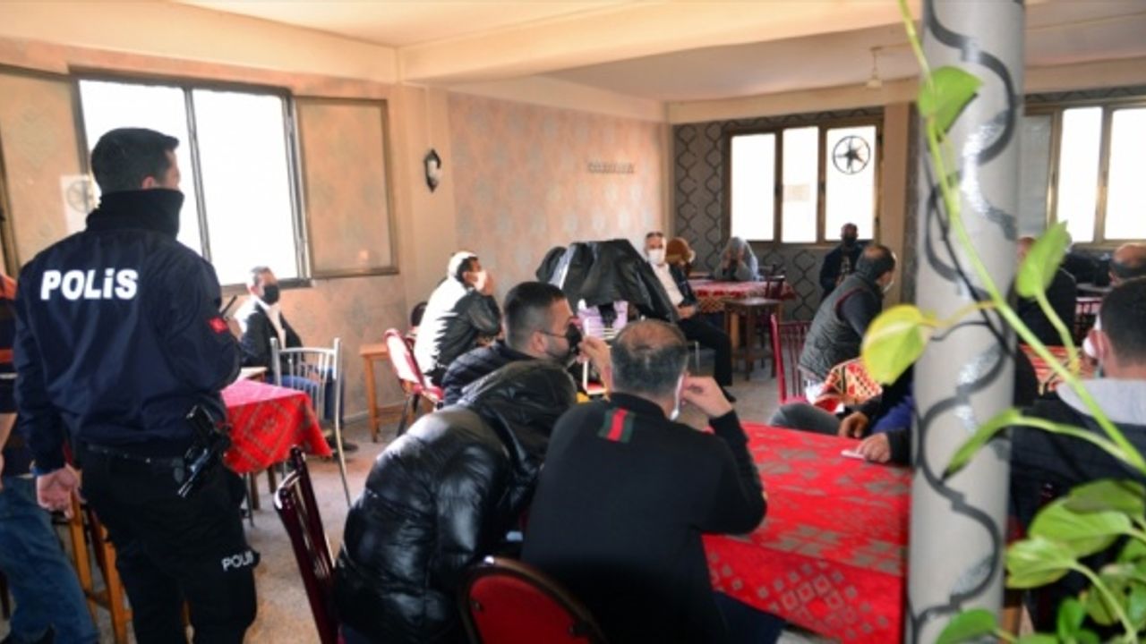 Adana'da koronavirüs tedbirlerine uymayan 58 kişiye para cezası uygulandı