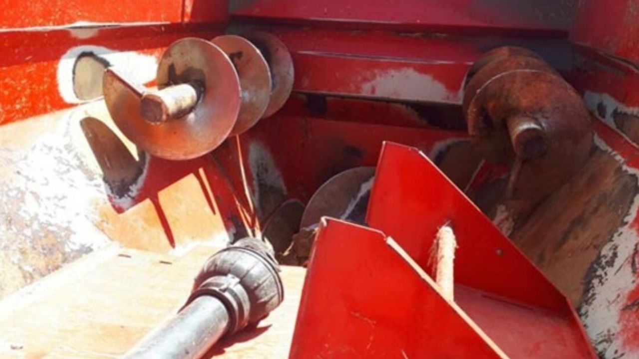 Afyon'da feci kaza! 17 yaşındaki genç slaj yem karma makinesine düştü!