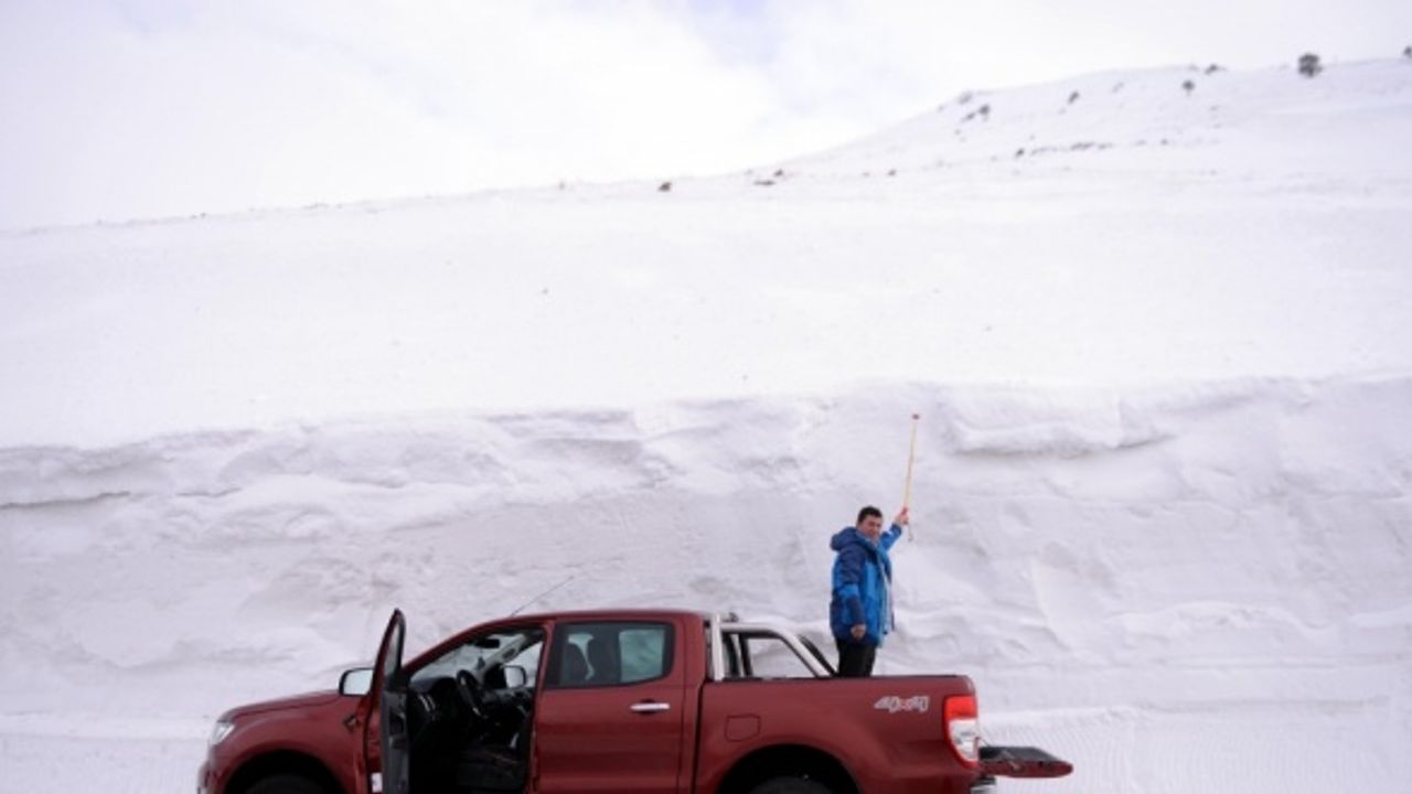 Ardahan'da kar ve tipi ulaşımda aksamaya neden oldu