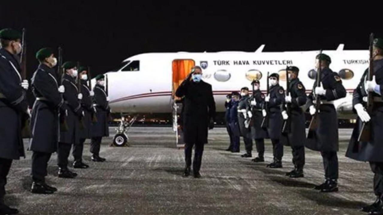 Bakan Akar kritik temaslar için Almanya'da!