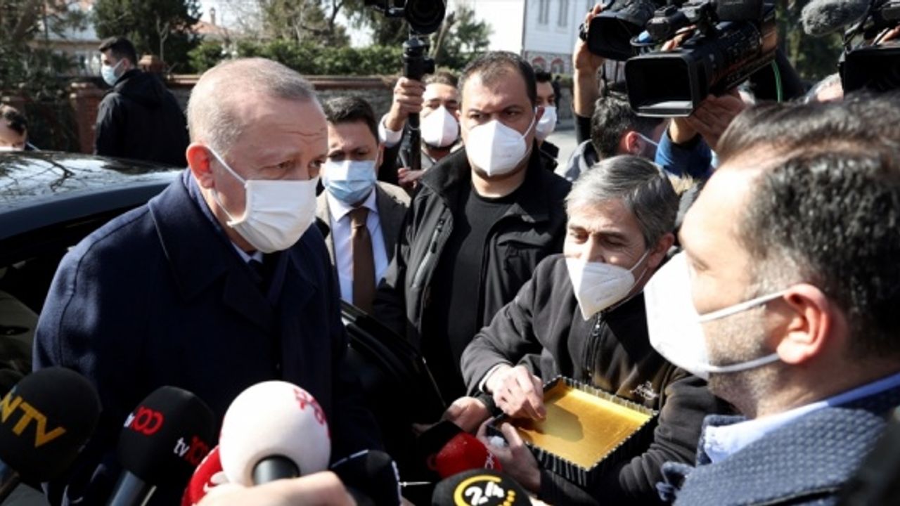 Erdoğan'a Kısıklı'daki pastane çalışanlarından doğum günü sürprizi