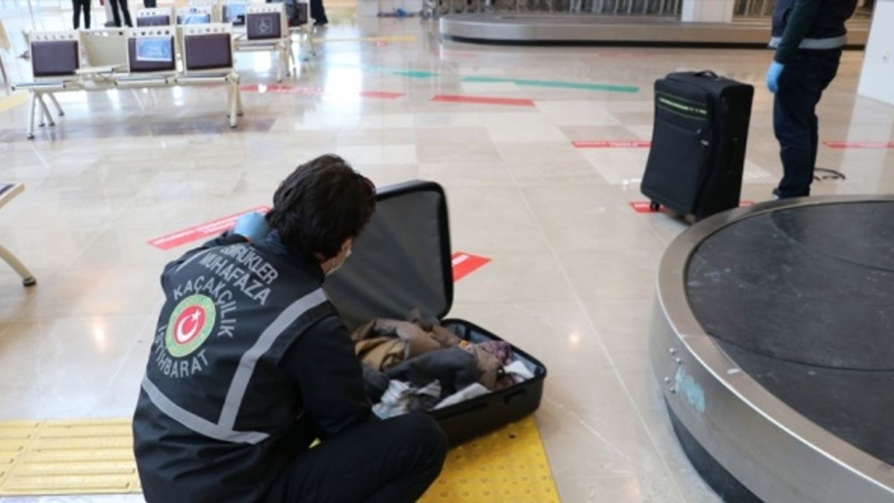 Denizli Çardak Havalimanı'nda 1 kilo 584 gram sentetik uyuşturucu ele geçirildi