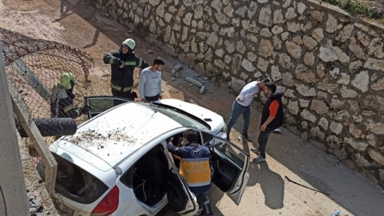 Denizli'de su kanalına düşen otomobildeki 3 kişi yaralandı